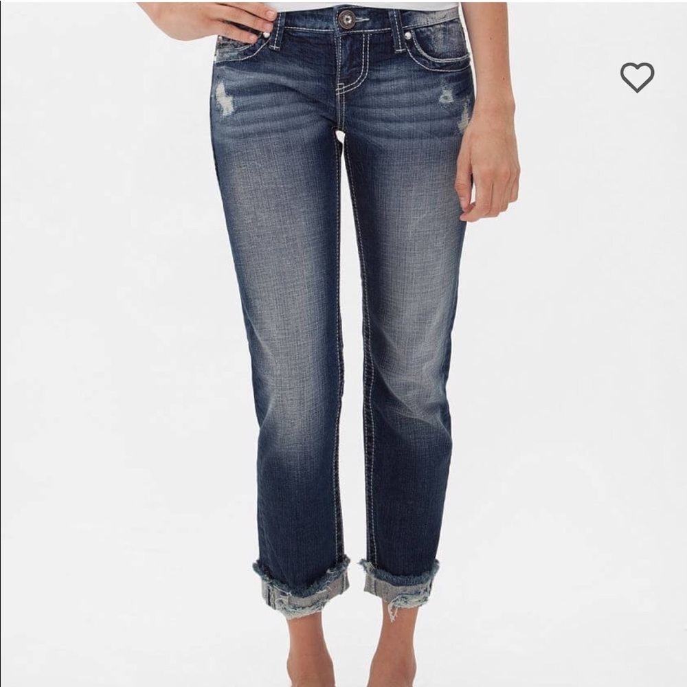 Buckle Leo Capris